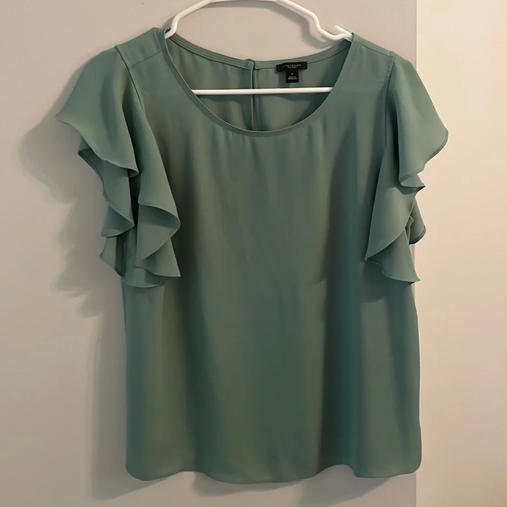 Ann Taylor Factory Top- Medium